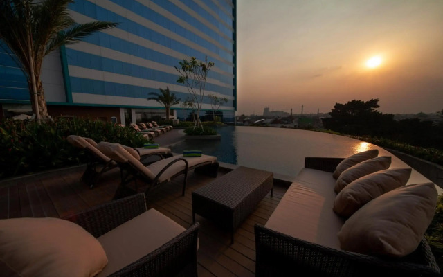 Avenzel Hotel & Convention Cibubur