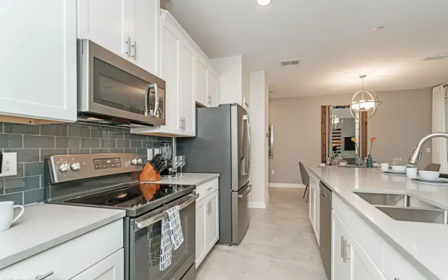 Modern Townhome W/private Pool & Free Water Park!