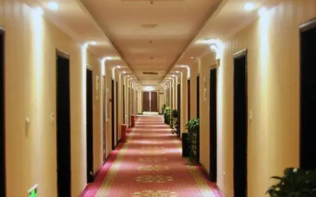 Zhengzhou Jindefu Hotel