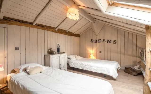 Beautiful Holiday Home with Hot Tub, Sauna & Monumental Fireplace