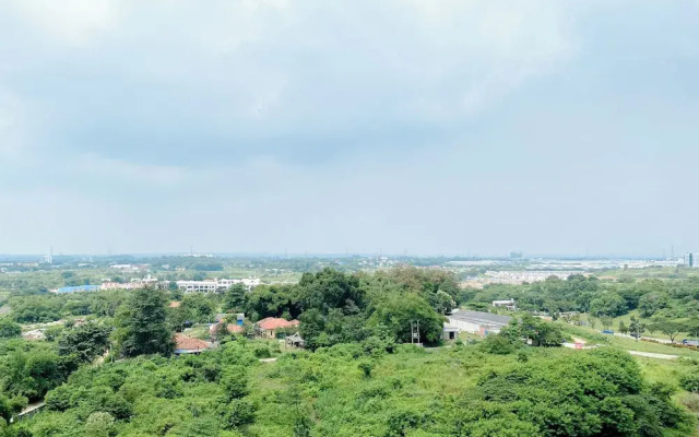 Clean And Homey 2Br At Meikarta Apartment