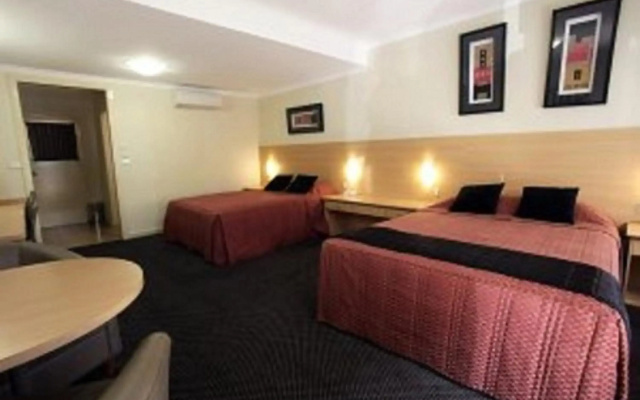 Cattleman's Country Motor Inn & Serviced Apartments
