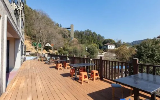 Yichun Huge Hot Spring Holiday Villa