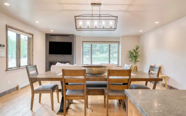 Snowflake by Avantstay Ski In/out + Patio