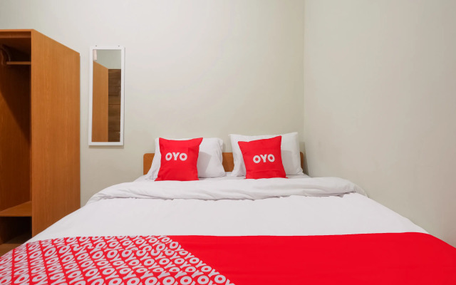 OYO 90045 Annafi Apartel