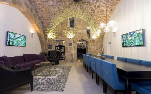 Akotika Boutique