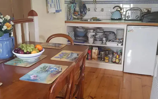 Water Bay Villa Bed and Breakfast