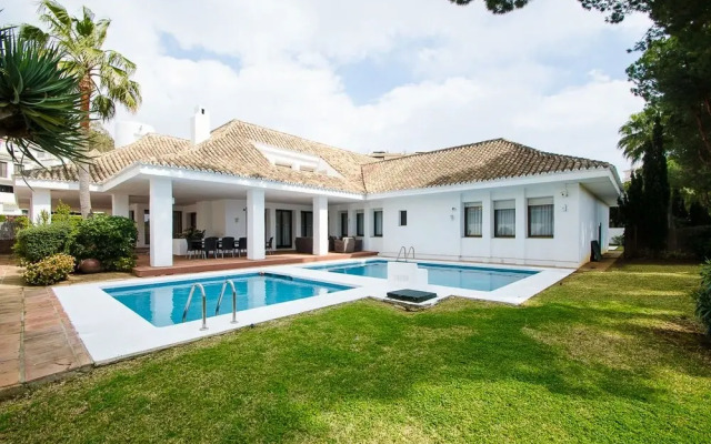 Villa Seafront IV