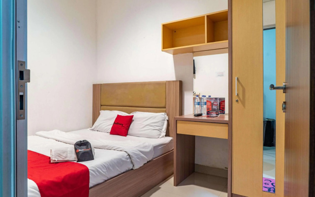 RedDoorz @ Kebon Kacang – Guest Rooms – Jakarta