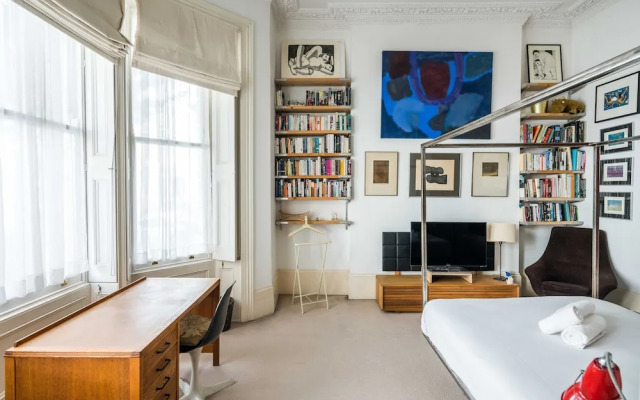 Sleek Simple & Peaceful 1Bd Flat Kensington