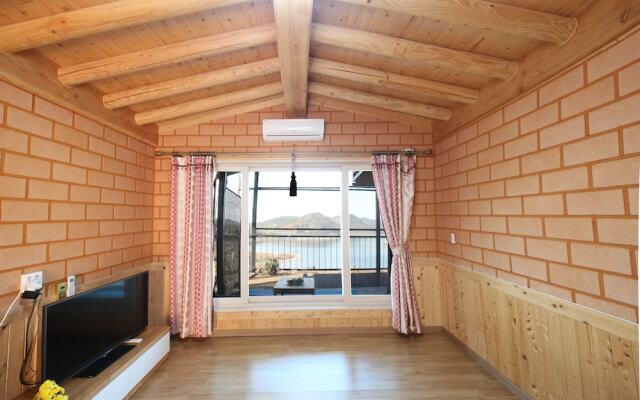 Organic Redclay House