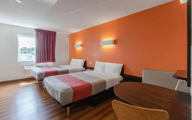 Motel 6 Omaha - Central
