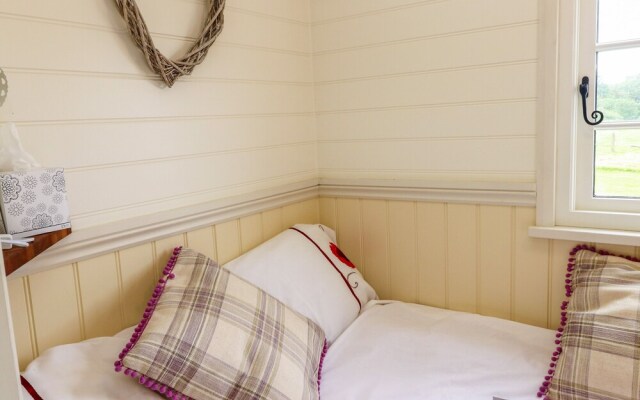 Shepherds Hut - The Crook