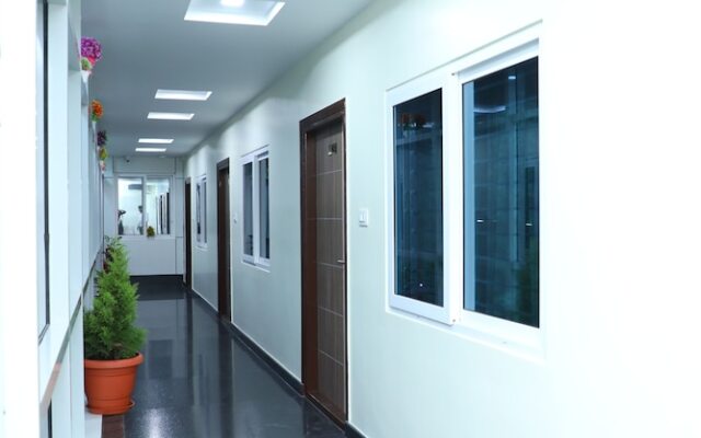 Hotel 8th Mile Suites