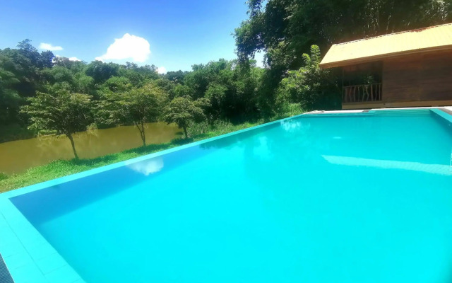 Kandy Cabana Eco Resort