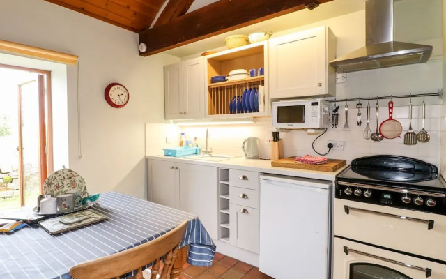Manifold Cottage