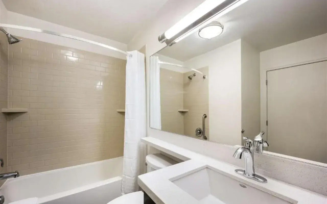 Sonesta Simply Suites Houston W Beltway