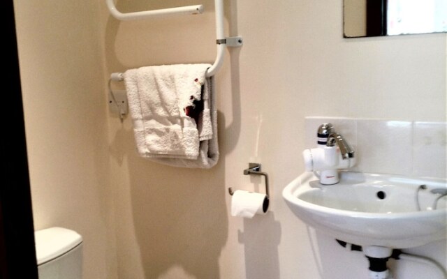 The Tack Room - a Comfy Cabin in North Devon