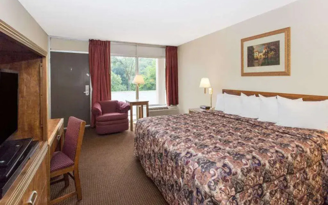 Days Inn by Wyndham Dubuque