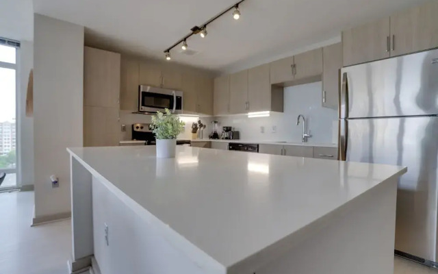 Wonderful 2BR Condo at Crystal City