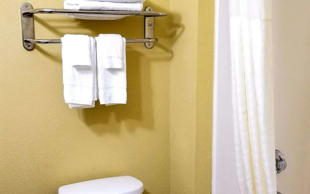 Quality Inn & Suites Cincinnati Sharonville