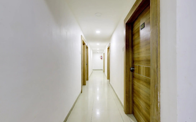 OYO Flagship 71075 HOTEL NIK PALACE