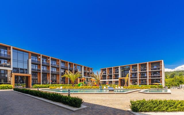 Orange Apart Marine Quarter