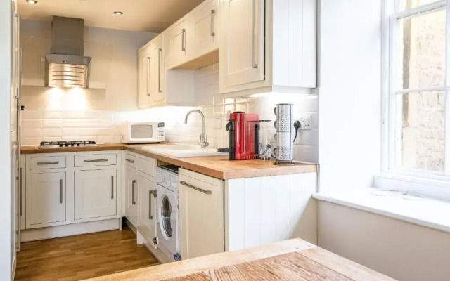 Stunning 2 Bedroom Apartment in Converted Chapel