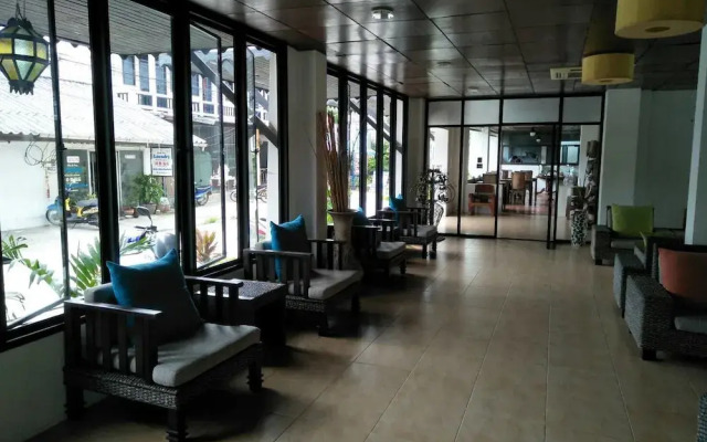 Holiday Park Hotel