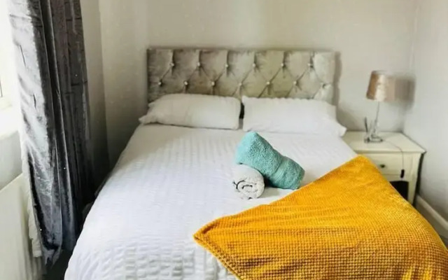 Lovely 2-bed House in Rochester