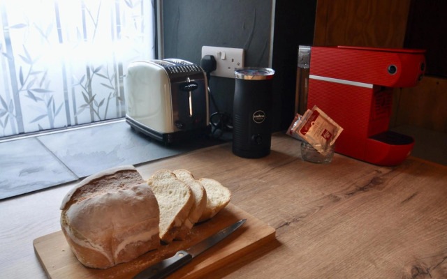 Luxurious underfloor heated Yurt with Hot tub