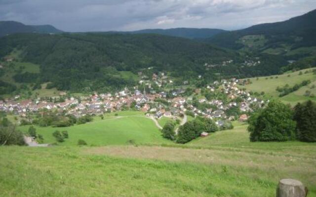 Gite en pleine verdure au coeur du village