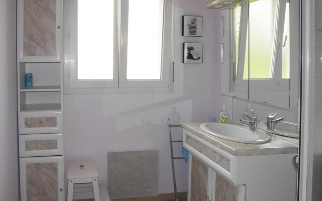 Holiday Home in Plouarzel Near Sandy Beach