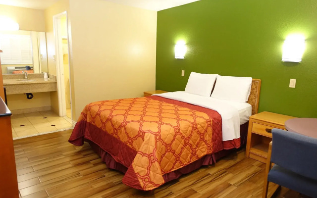 Tropic Lodge