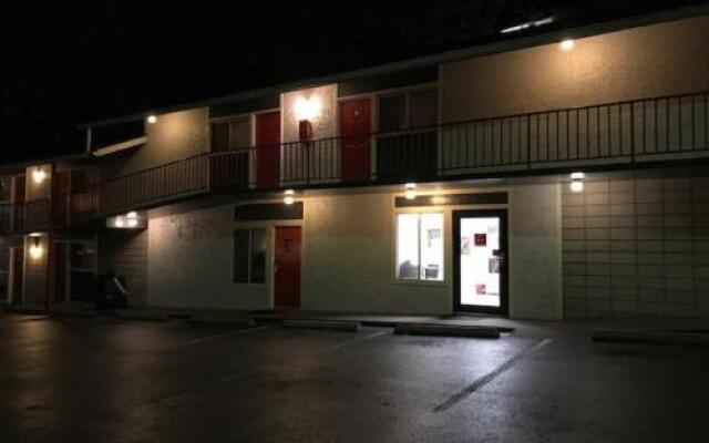 Zoders Inn and Suites