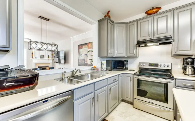 Charlotte Vacation Rental w/ 2 Living Areas!