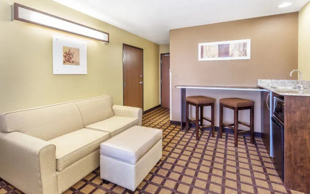 Microtel Inn & Suites by Wyndham Kalamazoo