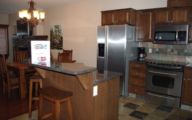 Timber Stone Lodge by RMA