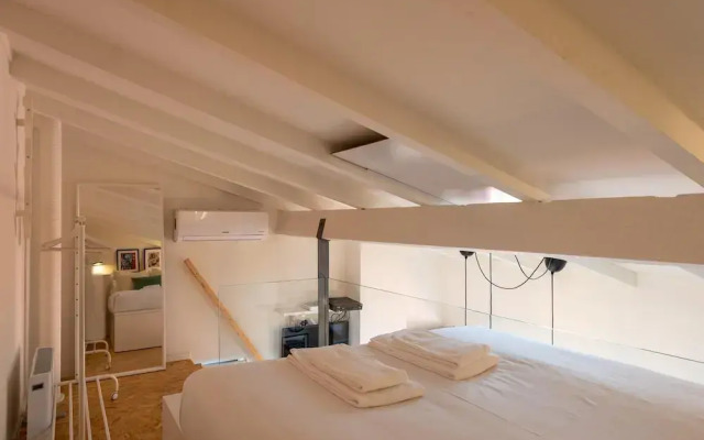 Mezzanine Stylish Apartment U