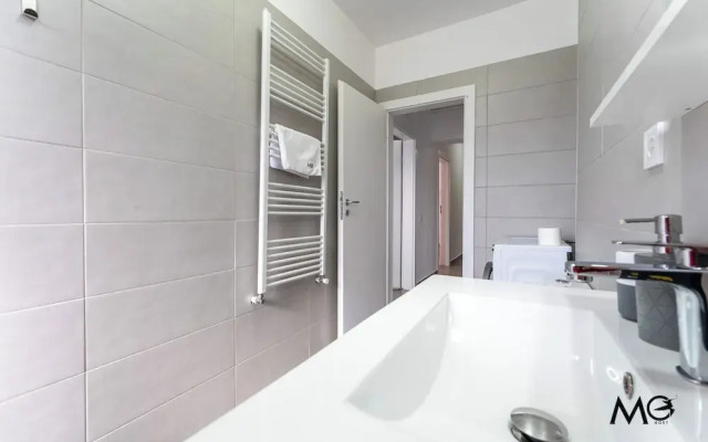 MoHost Dynamic - Modern 2BR Apartment