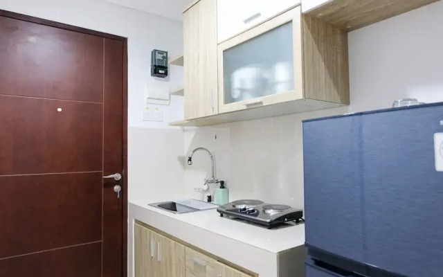 Cozy Studio Apartment with Smart TV at Springwood Residence