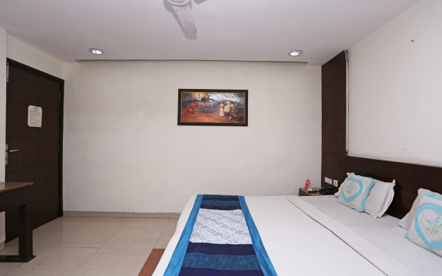 OYO 1824 Hotel Grand Peepal