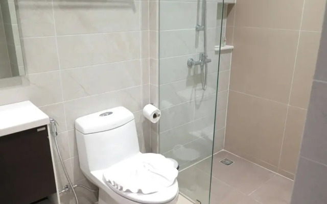 Pool Front Sexy Studio Fully Furnished Apartment