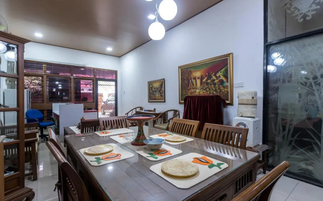 OYO 1082 Kost Arie 1