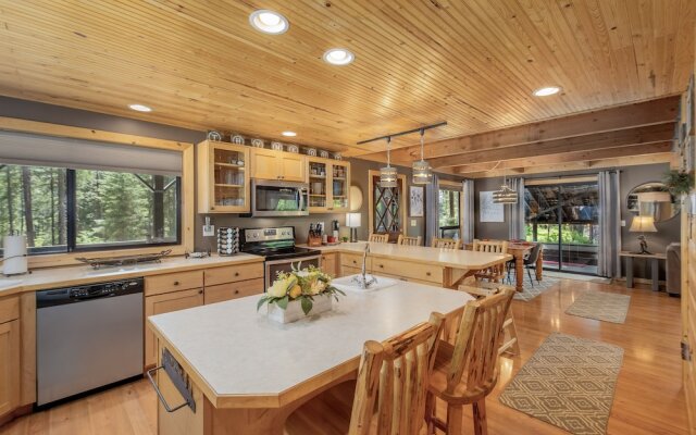 Thyme Out 2 Bedroom Home by NW Comfy Cabins by RedAwning