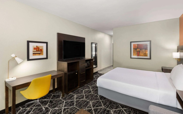 La Quinta Inn & Suites by Wyndham Olathe