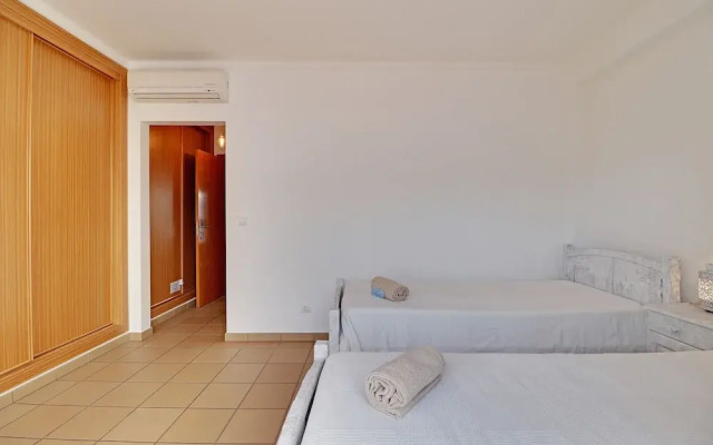 Monte Gordo Downtown by Homing
