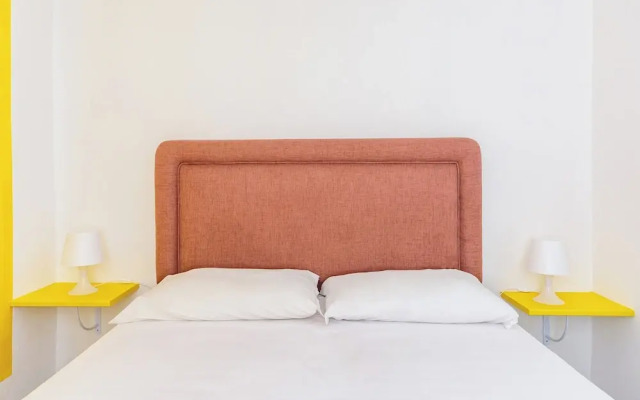 Romantic Place with Pines, cats and Stunning view