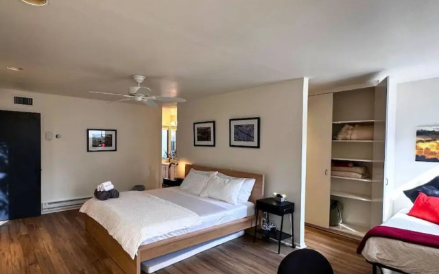 Poolside Comfort in Montrose