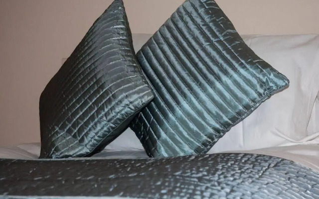 Greyhound Country Inn